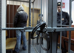 На Ставрополье мужчины напали на жителя, угрожая горлышком бутылки