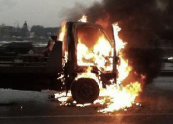 В юго-западном районе Ставрополя сгорел эвакуатор