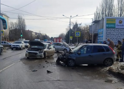 В Ставрополе после сильной аварии на улице Тухачевского госпитализировали пассажира