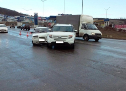 Под Пятигорском столкнулись кроссовер "Форд" и ВАЗ 2114: пострадала девушка