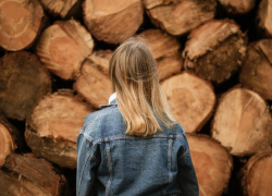 Подкинула супругу работу и лишилась за это поста сотрудница администрации Труновского округа