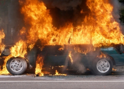 На КМВ сгорел автомобиль