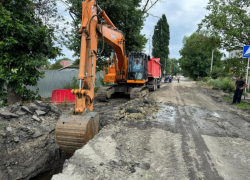 В городе Минеральные Воды начаты работы по капремонту канализационного коллектора