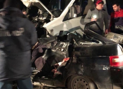 Рейсовый микроавтобус из Ставрополя попал в смертельное ДТП на пути в Нальчик 