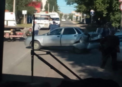 "Гранта" и "Приора" столкнулись на улице Шпаковской в Ставрополе