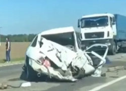 «В ДТП с участием легкового автомобиля и автобуса 2 человека погибло», - очевидцы 