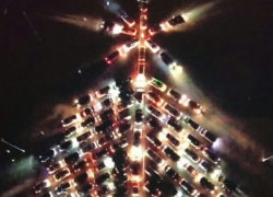 «Краснодарцы уже собрали елку из авто, неужели мы пропустим?» - ставропольские водители 