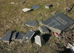 Вандалы разгромили кладбище на Ставрополье