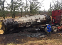 На Ставрополье перевернулся бензовоз