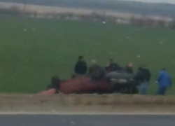 Легковушка вылетела в кювет перевернулась на ставропольской трассе 