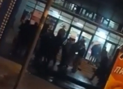 Массовая драка перед баром попала на видео в Минеральных Водах 