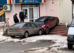 Эпичный заезд ставропольского водителя в аптеку стал хитом в соцсетях