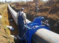 Утечку из Новотроицкого водохранилища устраняют специалисты из "Райводоканала"