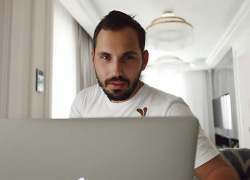 «Вы идиот и тупой человек»: ставропольский избранник Бородиной резко ответил на вопрос об отдыхе за счет жены