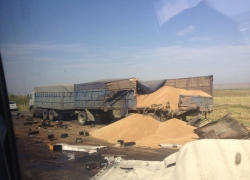 На трассе около Невинномысска столкнулись два большегруза