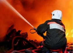 Пожарные ПАСС СК потушили огонь в частном доме, где находился маленький ребёнок