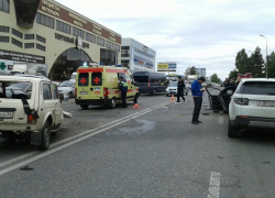 Сразу 4 автомобиля столкнулись в Пятигорске