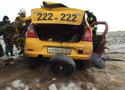 Трое иностранных студентов из СКФУ и водитель такси погибли в ДТП в Калмыкии