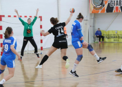 «Нужно плюс три»: ставропольские гандболистки ведут борьбу за выход в финал «утешительного» турнира