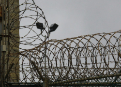 Сторож минераловодской школы подозревается в изнасиловании 6-летней девочки