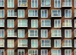 В Пятигорске из окна третьего этажа выпала 3-летняя девочка