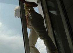 В Ставрополе пенсионерка выпала из окна своей квартиры