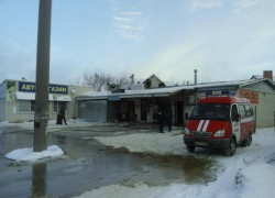 Полыхавший в Ставрополе продуктовый магазин попал на видео