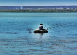 На Ставрополье спасатели вытащили мужчину из Егорлыкского водохранилища
