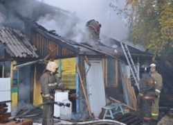 Кровлю здания уничтожило в результате пожара в Ставрополе