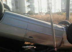 Иномарка вылетела с дороги и перевернулась в районе круга на Пирогова