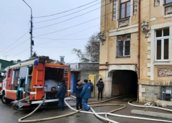 В Пятигорске 10 человек эвакуировали из-за пожара в многоквартирном доме