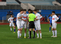 Два пенальти, пять голов и куча удалений: футбольный матч в Ставрополе перерос в массовую драку 