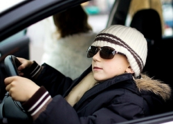 За один вечер группа подростков совершила угон и грабеж