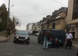 Минивэн сбил 14-летнего подростка на перекрестке в Ставрополе