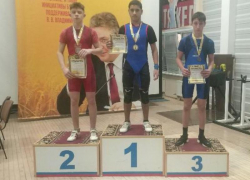 Золото для Одиссея: тяжелоатлеты разыграли в Солнечодольске медали юношеского первенства Ставрополья