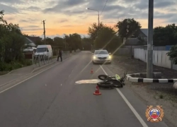 Молодой водитель питбайка врезался в ограждение и умер в больнице на Ставрополье