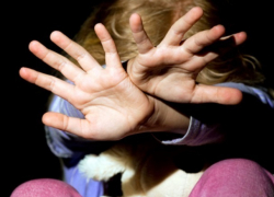 Отсидевший за убийство пенсионер полгода насиловал и развращал своих маленьких внучек в Пятигорске