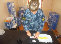 Наркотики в сигаретах передал приятелю в изолятор  житель КМВ 