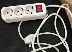 Пьяный гость избил и чуть не задушил женщину удлинителем на Ставрополье