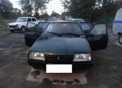 20-летний пьяный пассажир открыл дверь на ходу и погиб от удара головой о землю на Ставрополье