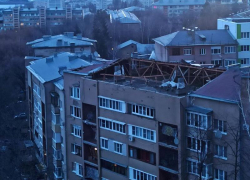 Вырванные с корнем деревья и улетевшие крыши: каких бед наделала непогода на Ставрополье
