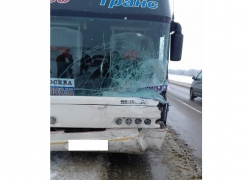 Пассажирский автобус, грузовик и три легковушки столкнулись около Ставрополя