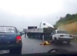 Смертельное ДТП с фурой и тремя ВАЗами сняли очевидцы на видео в Ставропольском крае