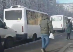 В Ставрополе маршрутки №31 оккупировали всю остановку 