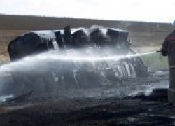 Автомобиль перевернулся из-за лопнувшего колеса на Ставрополье