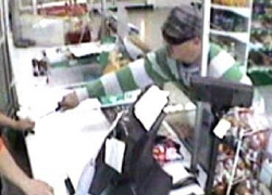 Мужчина ворвался в продуктовый с ножом и похитил деньги из кассы в центре Ставрополя