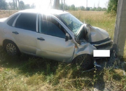 Неопытная женщина-водитель на "Гранте" превысила скорость и "влетела" в столб на Ставрополье