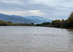 Вода в реке Калаус продолжает стремительно повышаться до опасных отметок