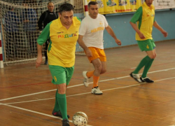 Ветераны рвутся к медалям: в чемпионате Ставрополья по мини-футболу наступает пора решающих матчей 