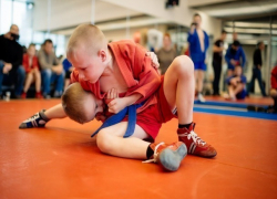 «Скорее всего, чиновники от Рособразования решили совершить очередной "распил" денег, вводя обязательным предметом самбо в школах», - эксперт по самообороне Арсен Меликджанян